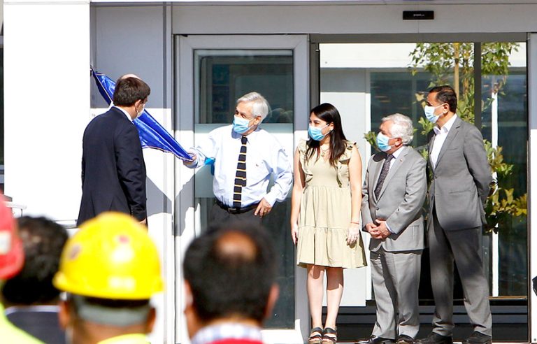 Alcalde recalcó que el único interés de Piñera fue “descubrir una placa” que lleva su nombre