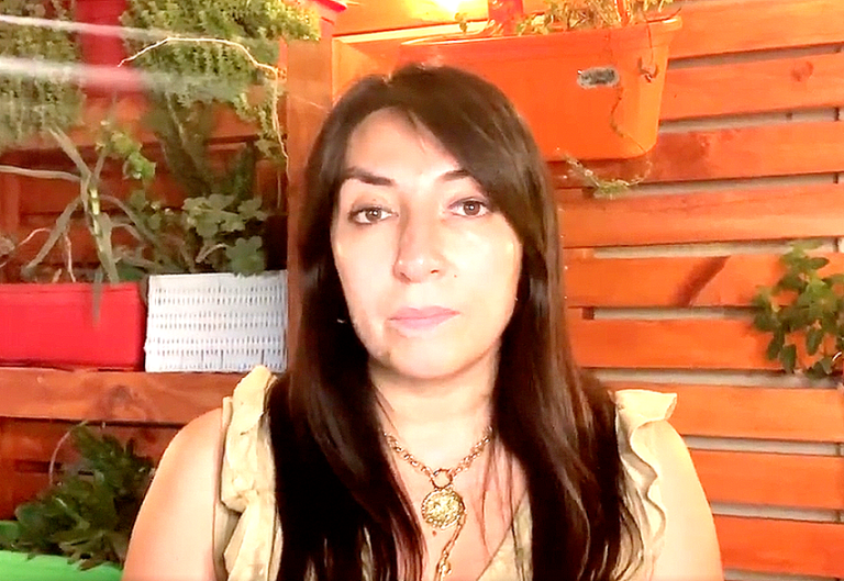 Cristina Bravo: “El senador levanta mi brazo en contra de mi voluntad”