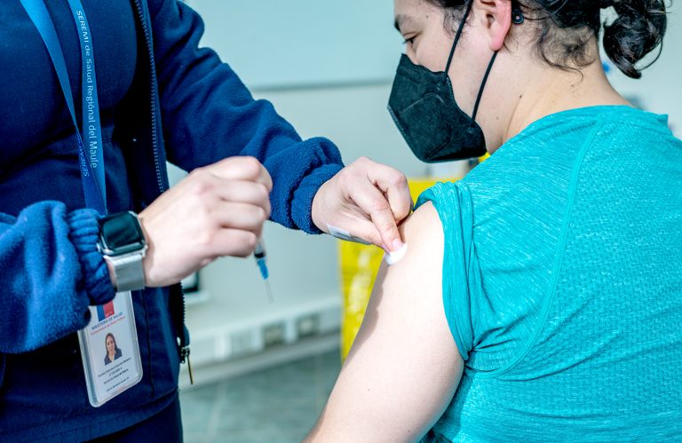 Algunas vacunas serían más eficaces para proteger de la variante Ómicron  