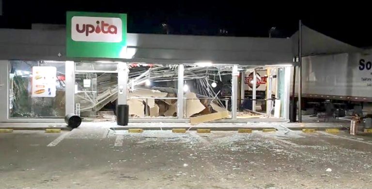 Violento asalto a mano armada en servicentro Shell frente a Parral