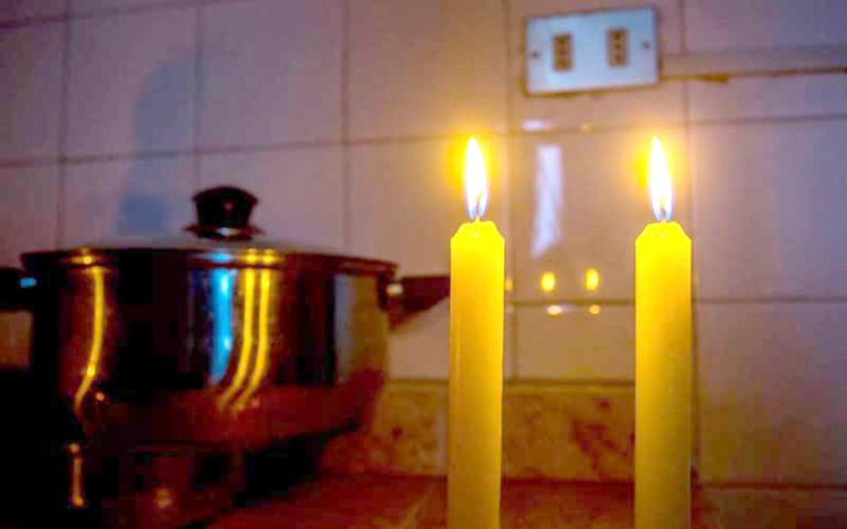 Eléctricas deberán ejecutar planes especiales en comunas que superaron horas máximas sin luz