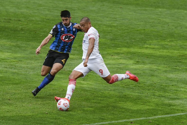 Cambio de “9”: No sigue Benegas, llega Holgado