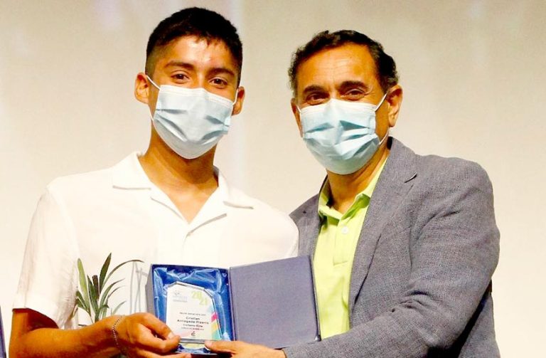 En ceremonia premian a los mejores deportistas de Curicó durante el 2021