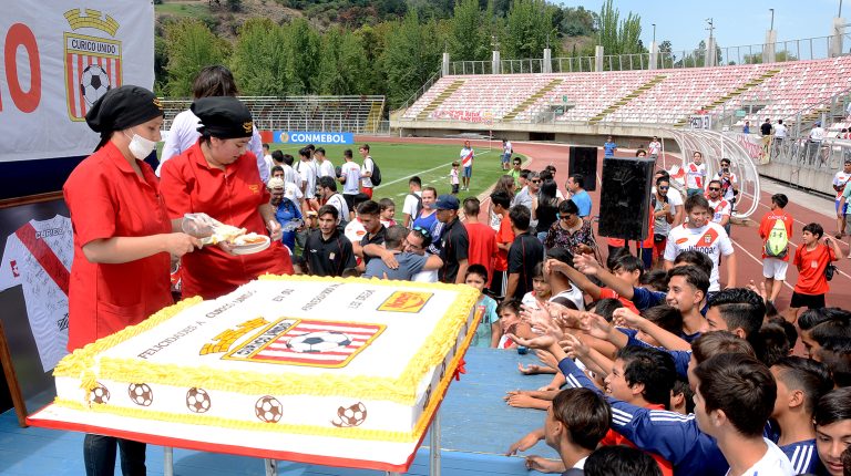 Curicó Unido celebra su aniversario 49