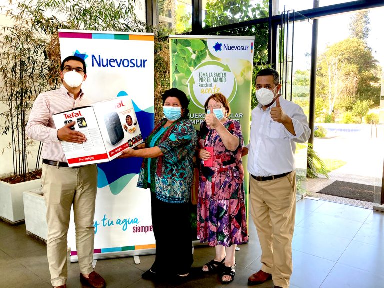 Nuevosur premió a junta de vecinos por el programa “Toma la sartén por el mango”