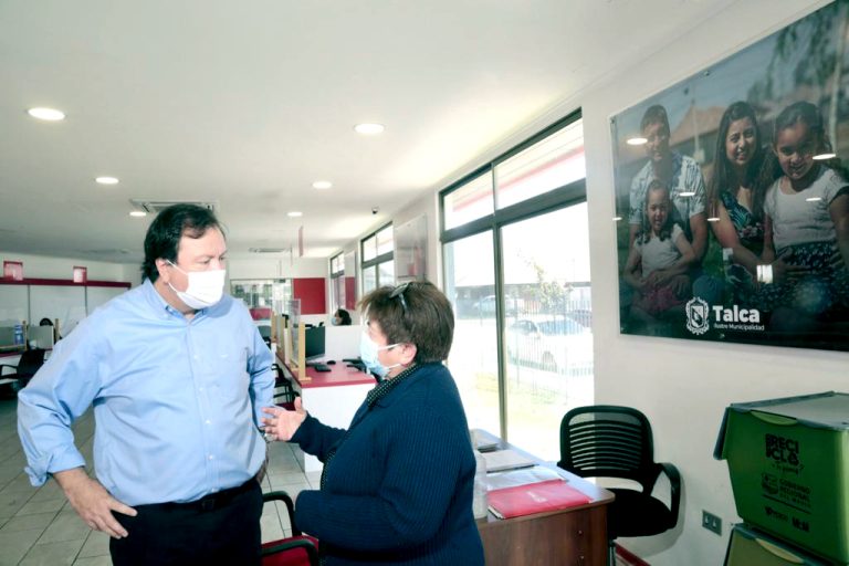 Oficina municipal del sector Bicentenario de Talca permanece abierta durante el verano
