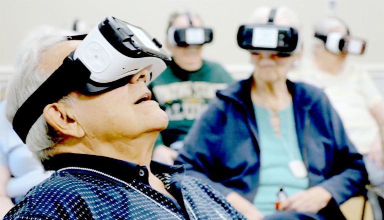 Usan la realidad virtual para mejorar la salud mental de adultos mayores