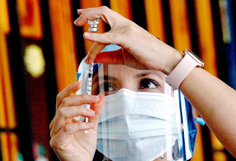 Entregan recomendaciones para asistir a centros de vacunación