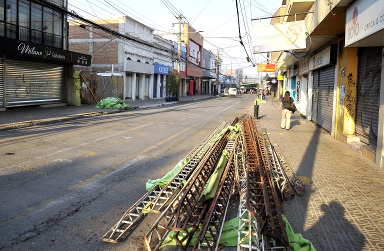 Comerciantes establecidos cuestionan  presencia de carpa en paseo peatonal