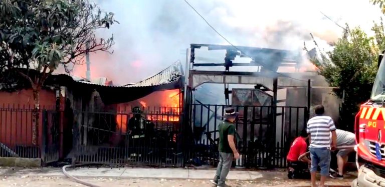 Cuatro casas afectadas por dantesco incendio en Talca