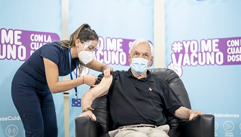 Presidente Piñera encabezó vacunación de cuarta dosis