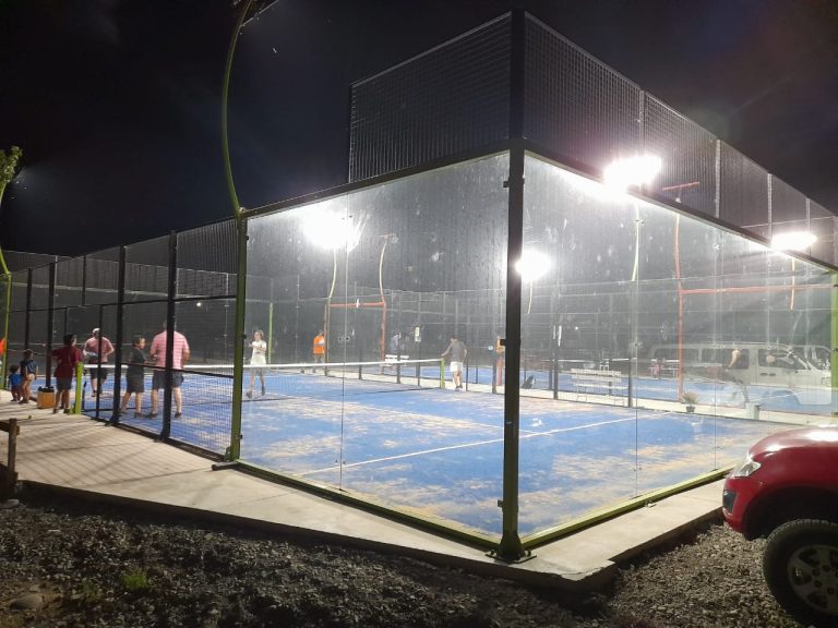 “Rancho Itahue” estrena dos canchas de pasto sintético para la práctica del pádel