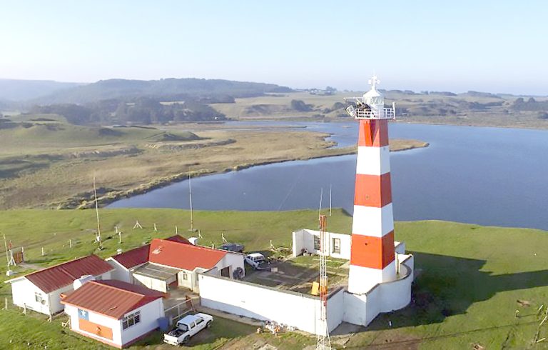Centenario vigía que resguarda a los navegantes de la costa maulina