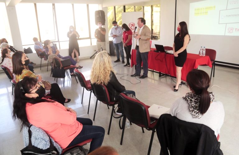 Municipalidad de Talca capacitó a 120  emprendedoras en marketing digital