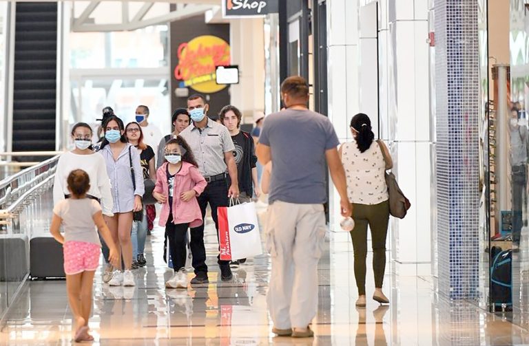 Epidemióloga propone que Gobierno entrante restrinja aún más los aforos en lugares cerrados