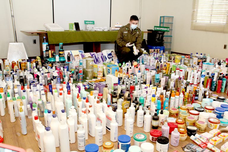 Dos detenidos por receptación de especies robadas en farmacia incendiada en Curicó