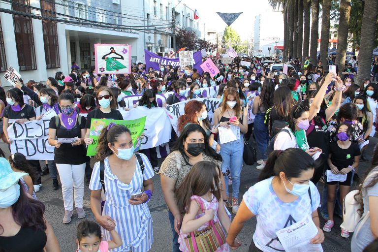 Mujeres marcharon  por sus derechos