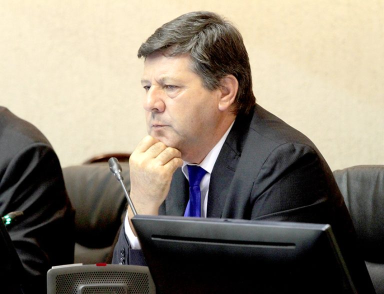 Senador acusó a la UDI de “traición”  y de “vender sus valores y principios”