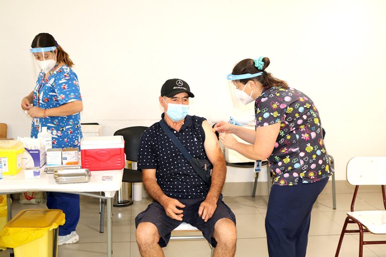 Curicanos respondieron al llamado de acudir a vacunarse este sábado