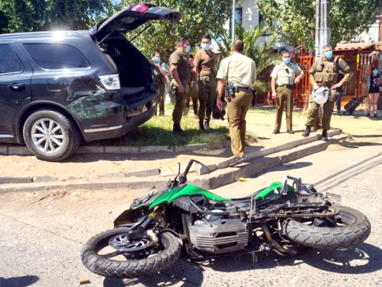 Tres carabineros heridos por sujeto que se movilizaba en auto robado