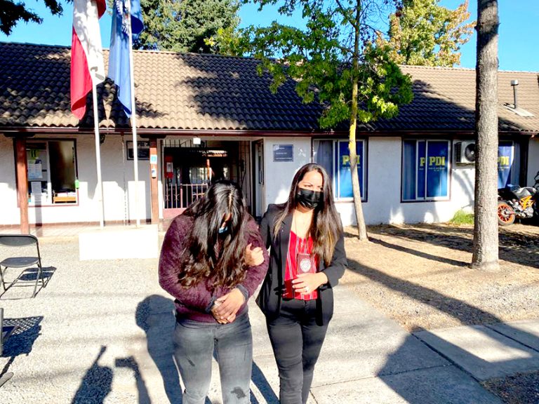 Mujer escondía casi un kilo de droga en rueda de repuesto