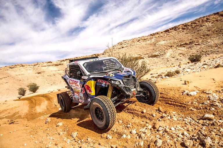 “Chaleco” López sale a defender su liderazgo en el rally de Abu Dhabi