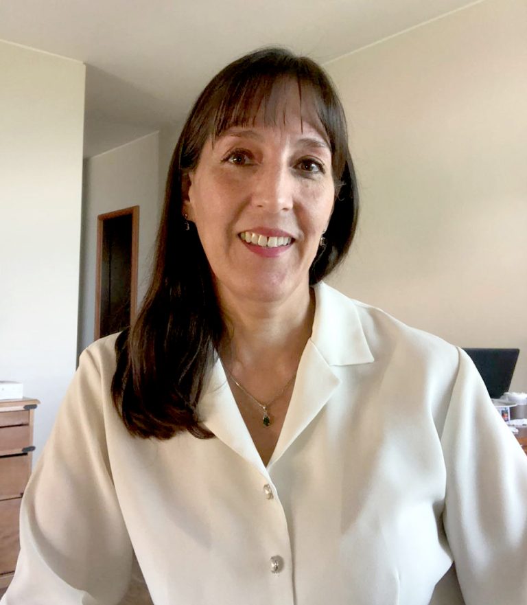 Experta de la UCM se refiere a qué tan cerca está Chile de alcanzar inmunidad de rebaño