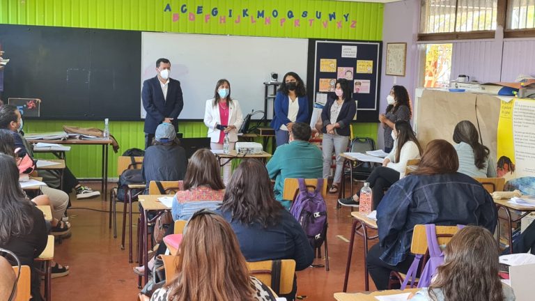 Jefa del DAEM da la bienvenida a nuevas directoras y directores