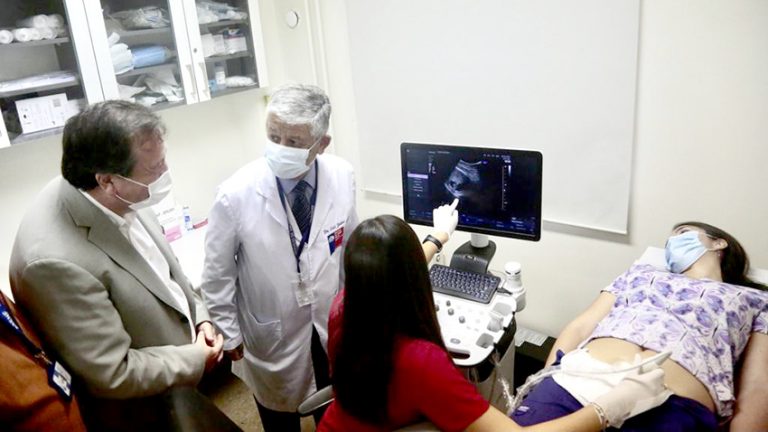 Inauguran moderno ecógrafo en Cesfam Magisterio de Talca