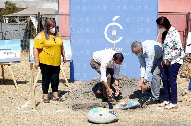 Villa Enrique Frohlich: Con “pala en mano” vecinos colocaron “primera piedra” de anhelada sede social