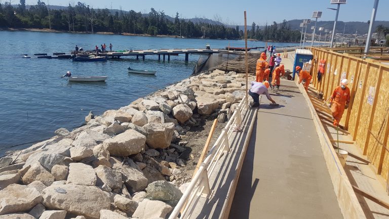 Obras Portuarias construye muelle para canoístas del río Maule en Constitución