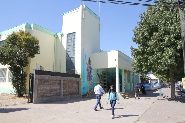 Debido a incendio suspendieron clases en dos establecimientos educacionales