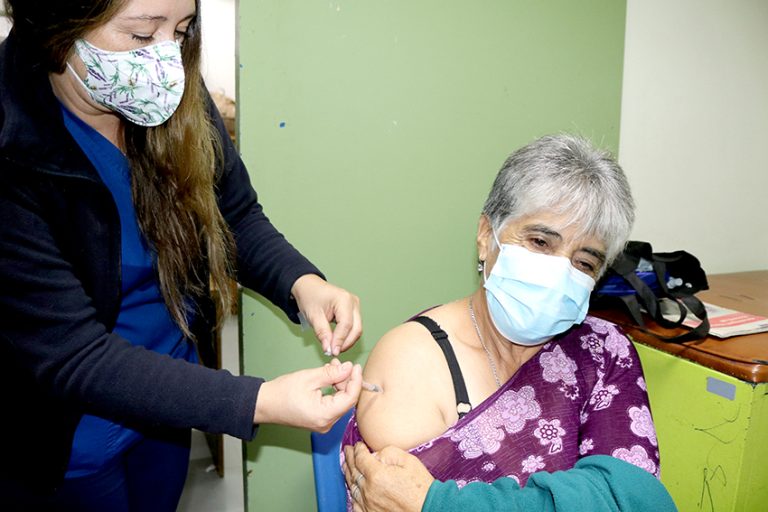 Curicó: En marcha campaña de vacunación contra la Influenza