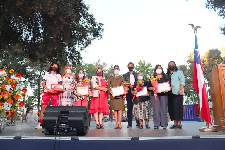 Municipio de Teno reconoció a 14 mujeres de la comuna