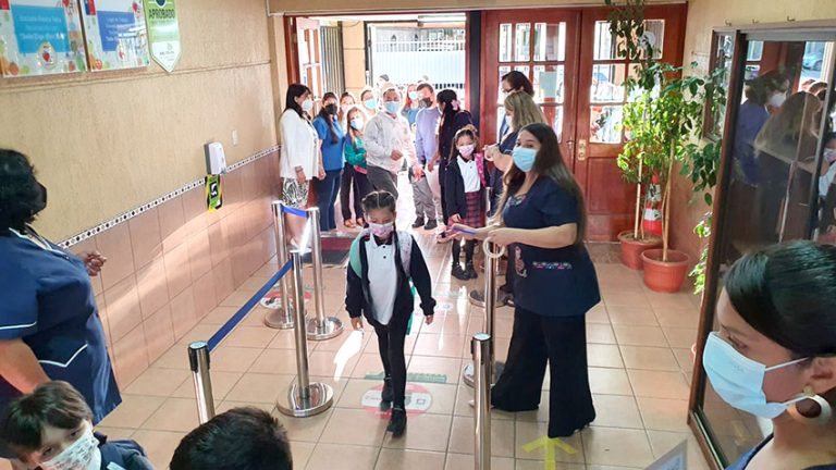 Académica no es partidaria que la vuelta a clases haya sido con jornada completa