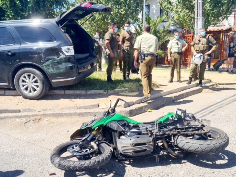 Carabineros heridos por sujeto que se movilizada en auto robado en Curicó