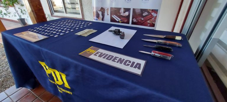 A prisión sujeto que portaba drogas y armas en una mochila