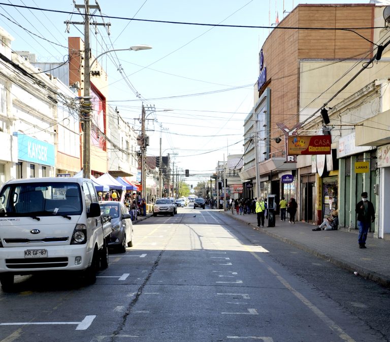 Municipalidad de Curicó restablece el tránsito vehicular en calle Arturo Prat