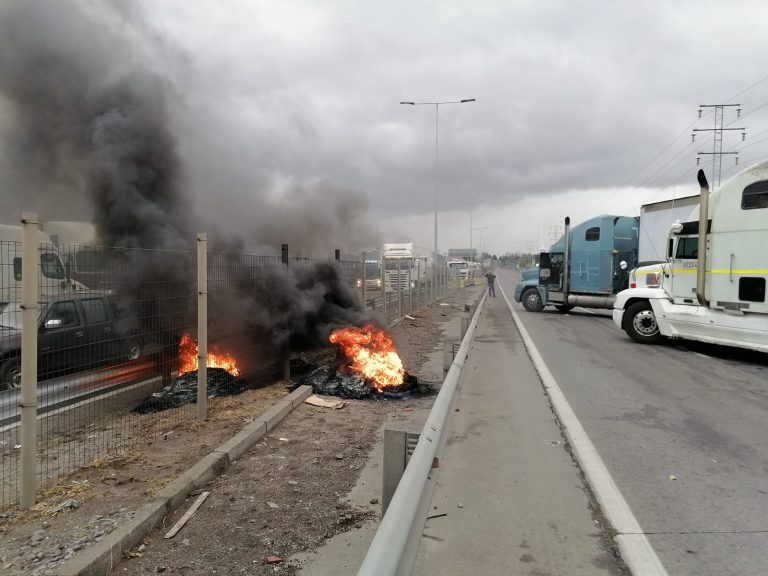 Paro de camioneros ha provocado “tacos” en varios puntos de la provincia