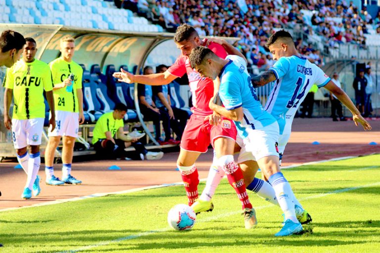 Curicó Unido recibe al colista a las 12:30 horas