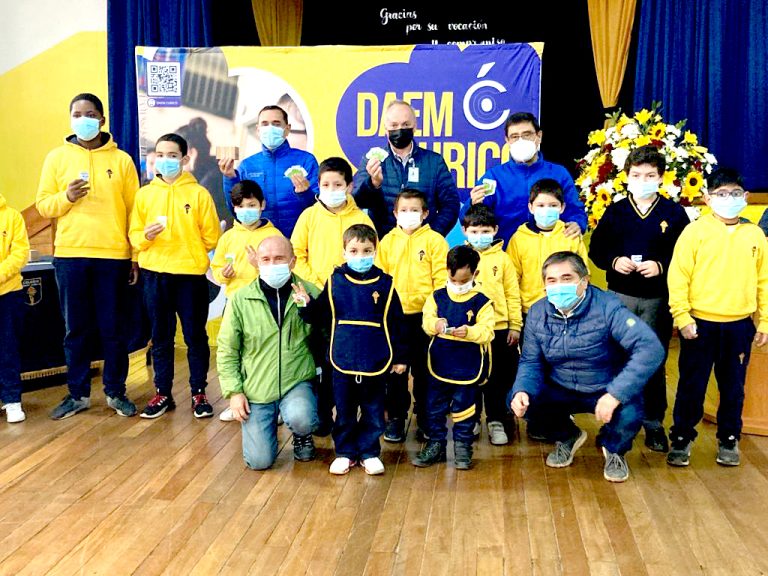 Walmart realiza donación a escuelas de Curicó