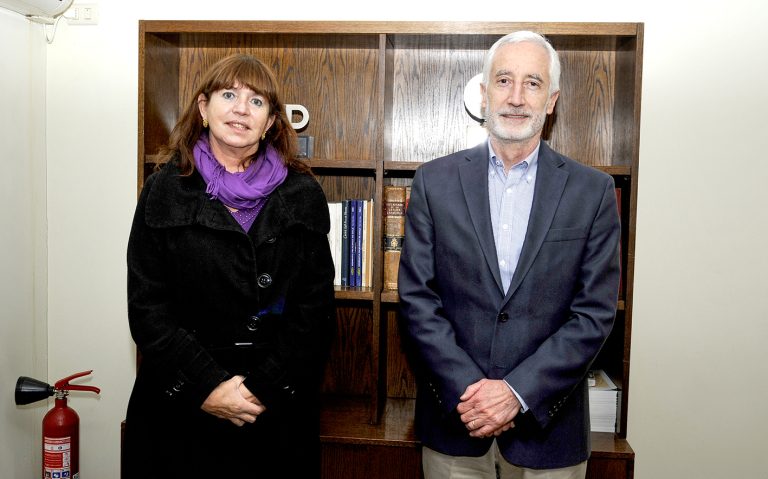 Directora nacional de la FIA conoció proyecto en el Liceo Juan Terrier