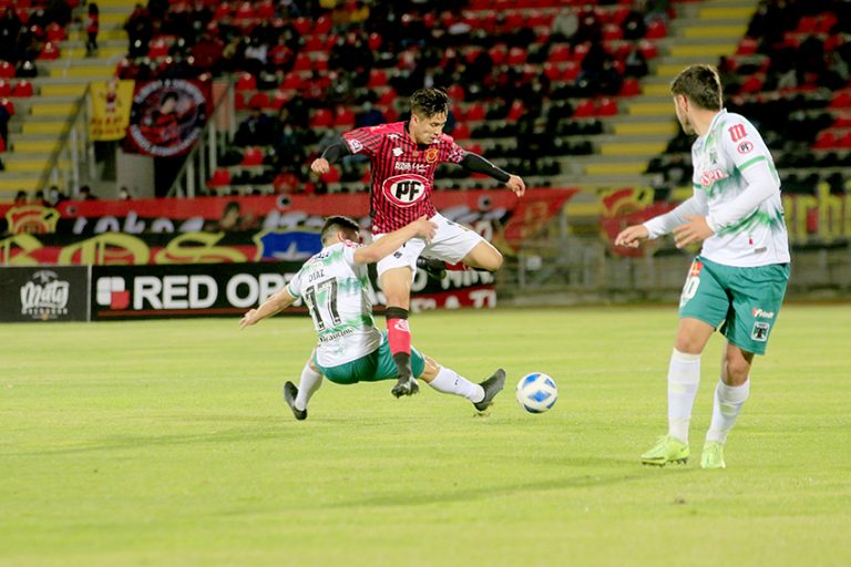 Rangers consigue sufrida victoria 3-2  ante Deportes Temuco anoche en Talca