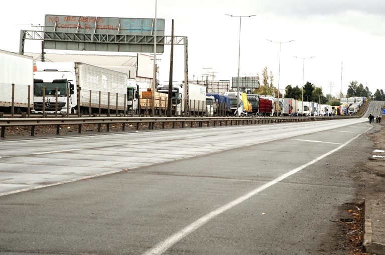 Paro de camioneros provocó largos “cortes” en la provincia curicana