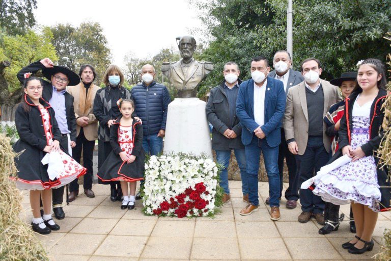 Con torta y cuecas Villa Prat celebró su cumpleaños número 122