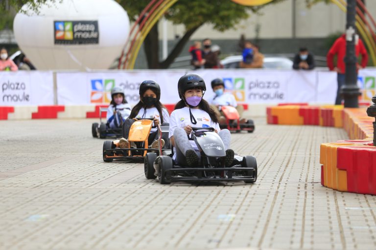Niñas y niños disfrutaron de la electromovilidad en Talca