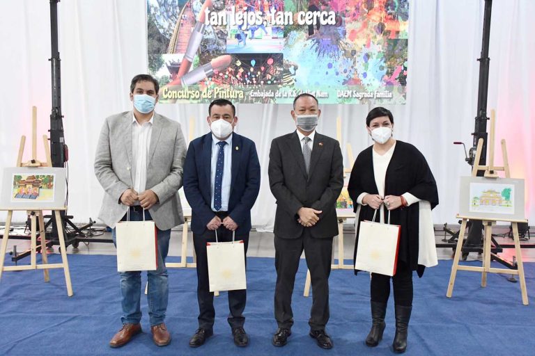 Sagrada Familia recibió al embajador de Vietnam para potenciar actividades de hermanamiento