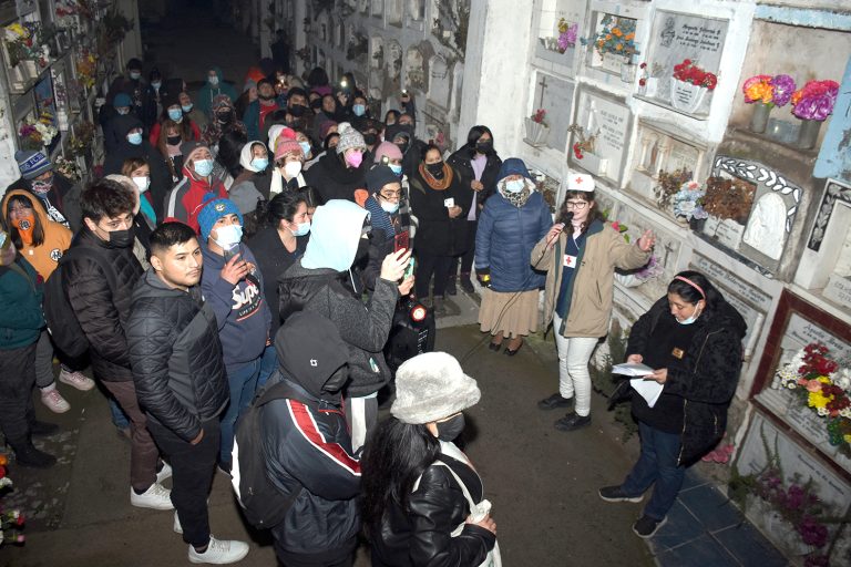 Más de 600 personas hicieron recorrido  nocturno por el Cementerio de Molina