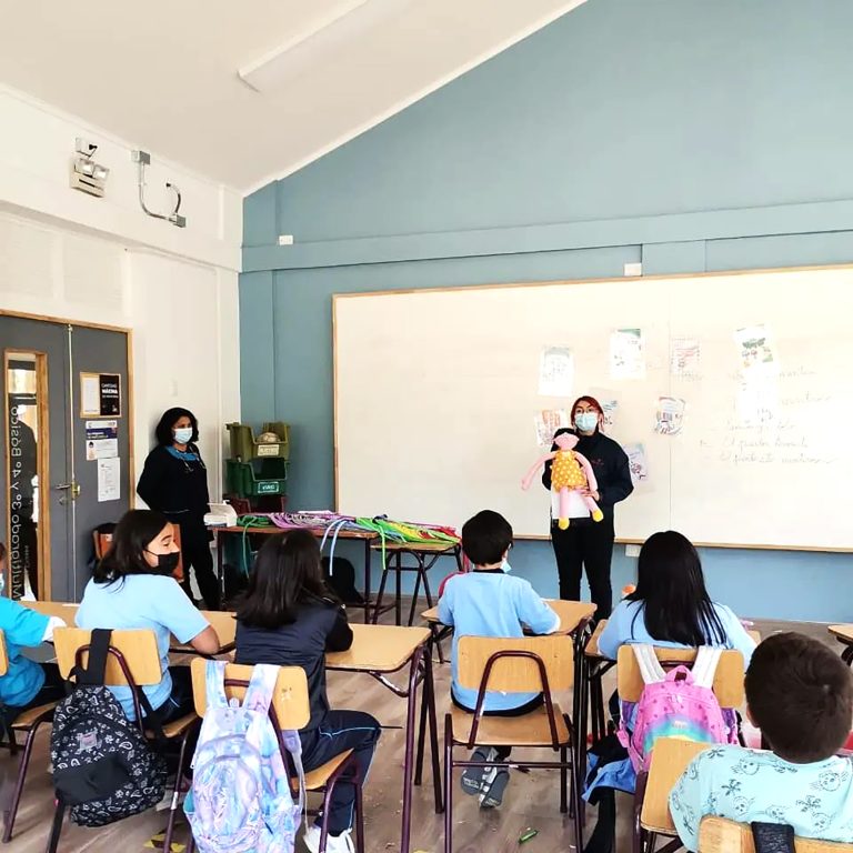 Con marionetas y juegos enseñan sobre derechos y deberes en colegios de Romeral