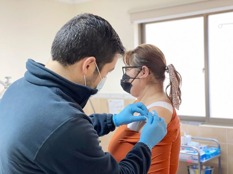 Desde mañana se extenderá horario de vacunación y hay cambio de recintos